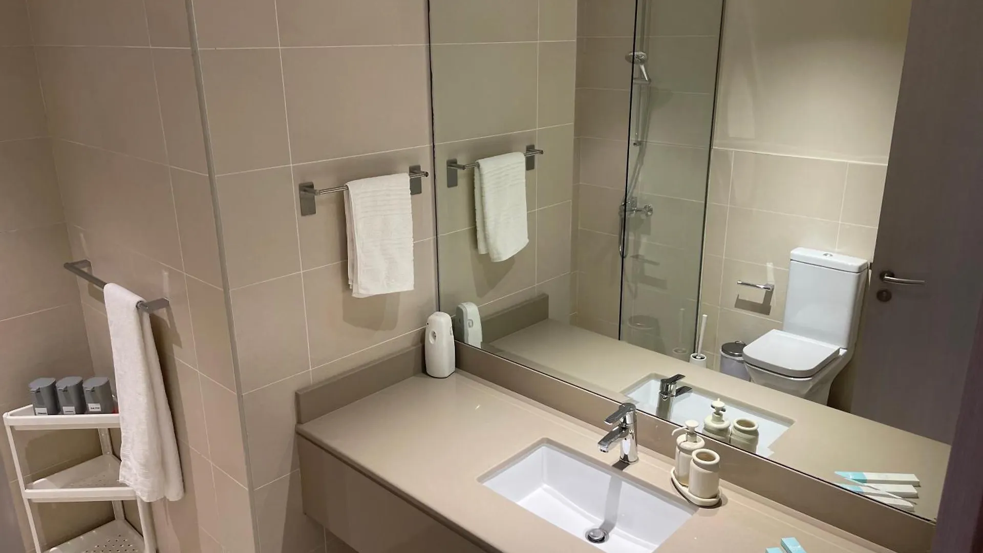 A Place To Stay 1Br Waters Edge Theme Parks, Yas Island Abu Dhabi Appartement