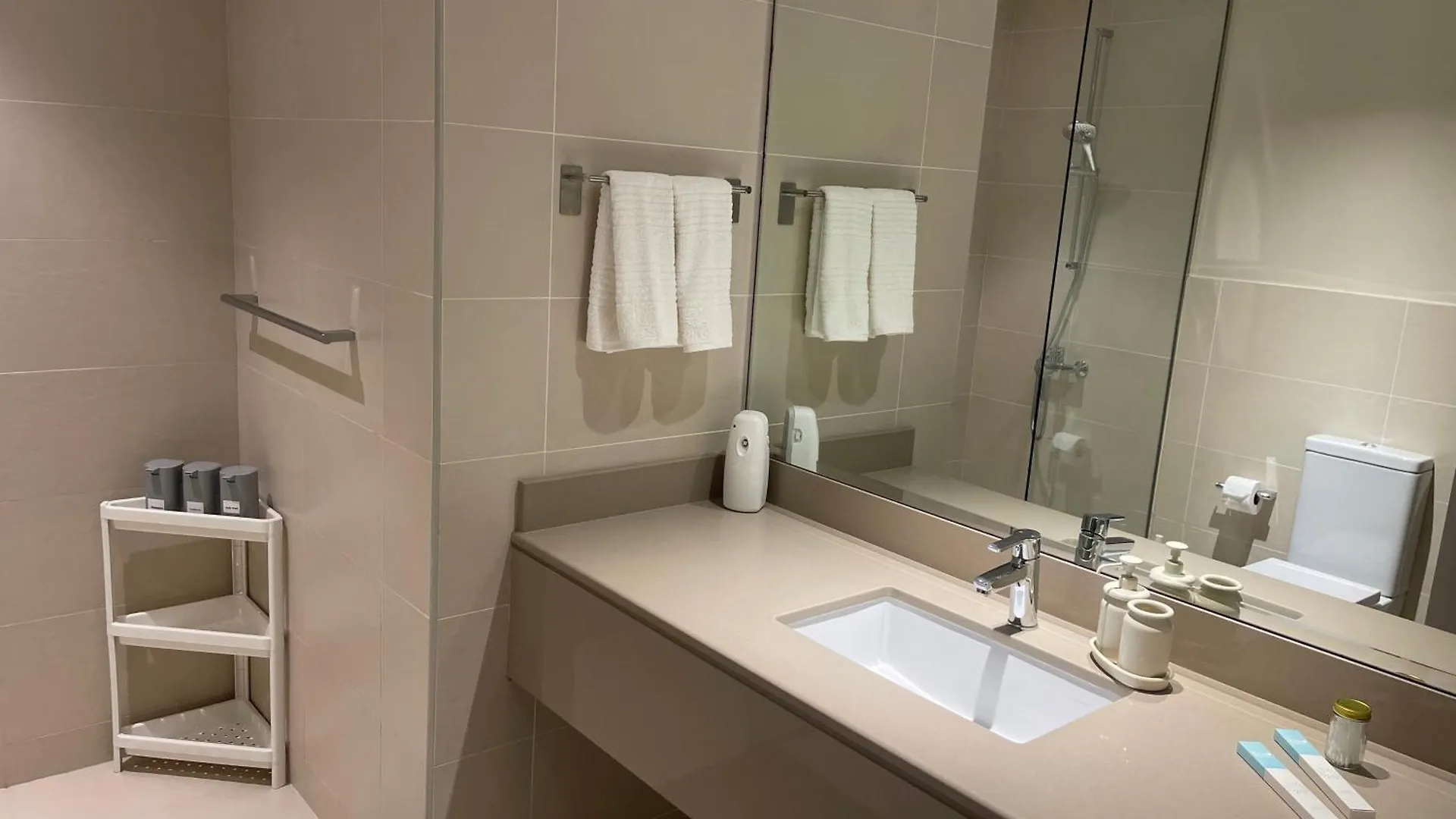 A Place To Stay 1Br Waters Edge Theme Parks, Yas Island Abu Dhabi 0*,  Verenigde Arabische Emiraten